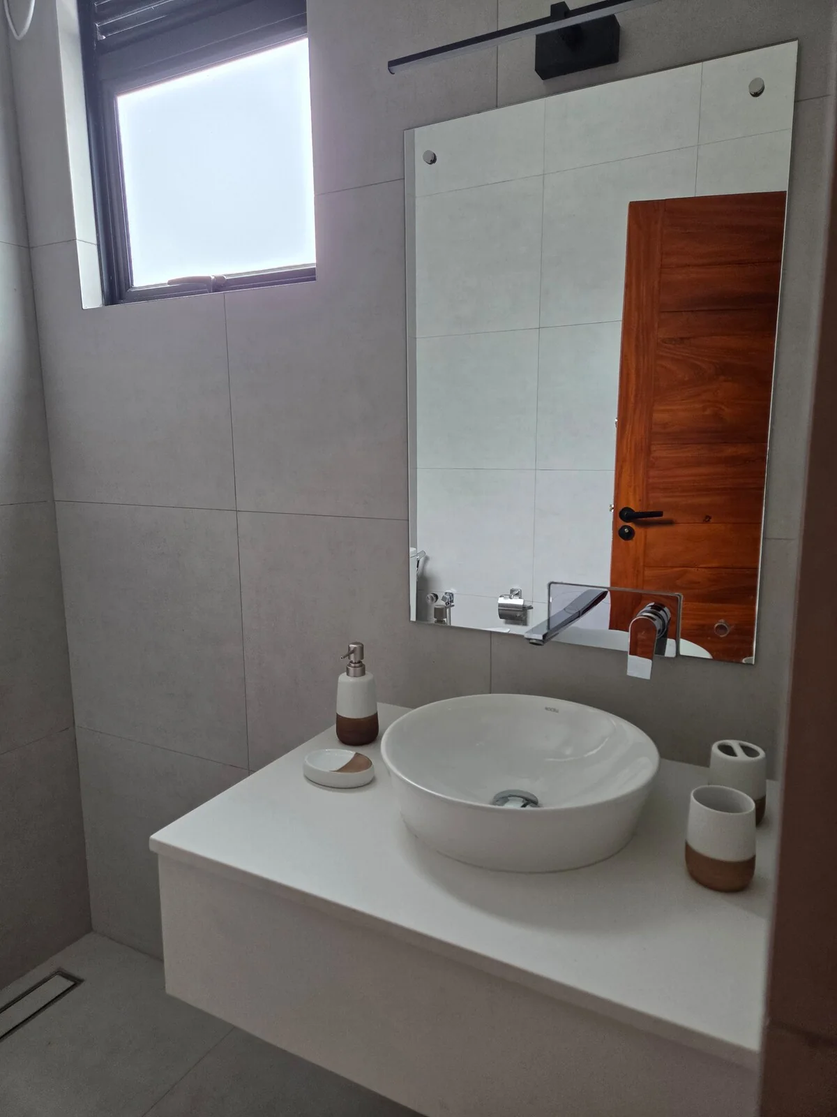Villa 115 — Full bathroom 1 · 2